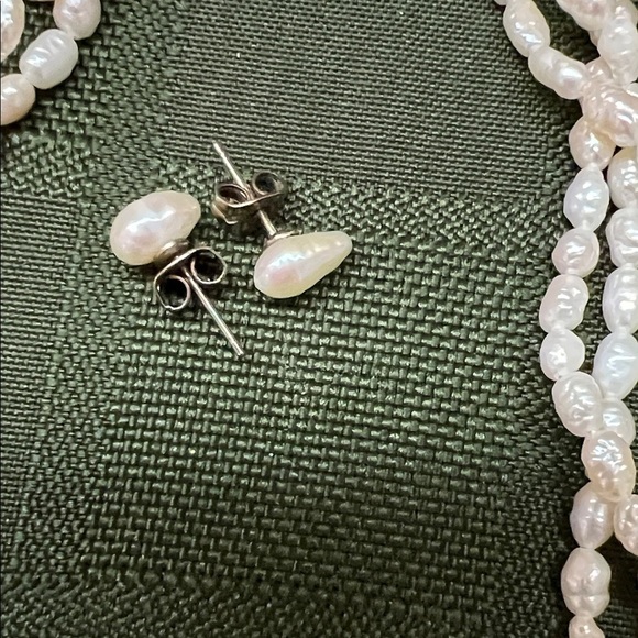 Vintage Fresh Water Pearl Jewelry Set ( includes necklace,bracelet earrings) - Picture 6 of 16